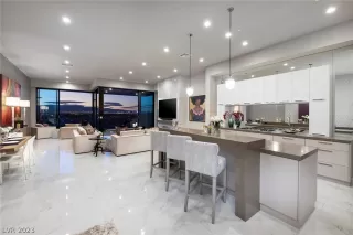 Photo #6: 2474646 Listing