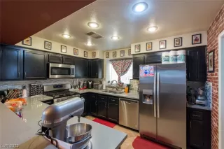 Photo #6: 2474685 Listing