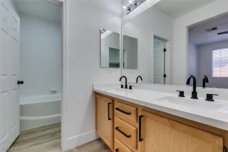 Photo #3: 2474690 Listing