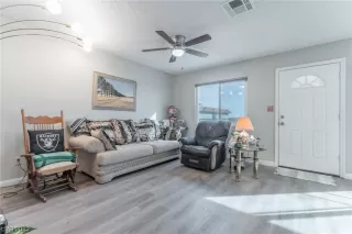 Photo #4: 2474699 Listing