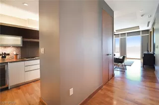 Photo #4: 2474703 Listing 