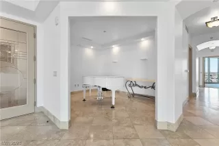 Photo #3: 2474756 Listing