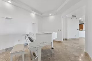 Photo #4: 2474756 Listing