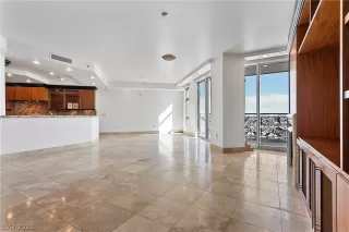 Photo #5: 2474756 Listing