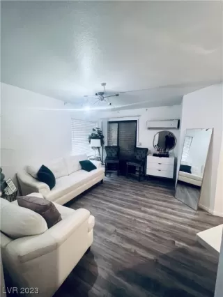 Photo #1: 2474781 Listing