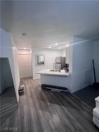 Photo #5: 2474781 Listing