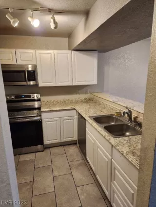 Photo #2: 2474857 Listing 