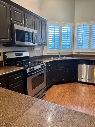 Photo #5: 2474862 Listing 