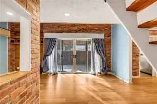 Photo #4: 2474880 Listing