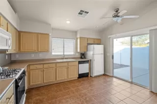 Photo #6: 2474897 Listing