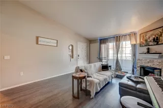 Photo #5: 2474917 Listing