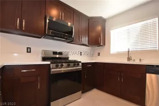 Photo #3: 2474918 Listing 