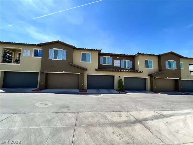 MLS: 2474919 Condo For Sale