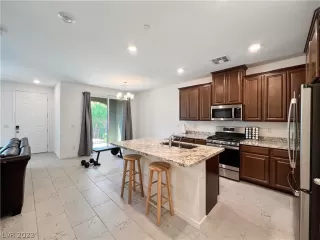 Photo #2: 2474919 Listing