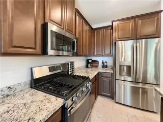 Photo #6: 2474919 Listing