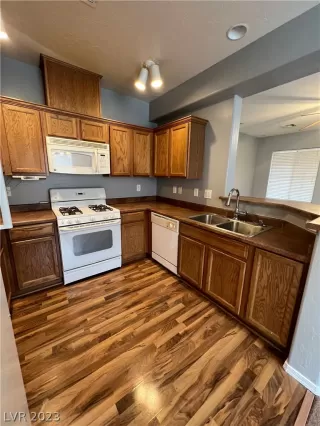 Photo #2: 2474927 Listing 