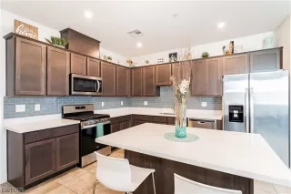 Photo #1: 2474958 Listing 