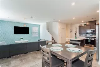 Photo #2: 2474958 Listing 