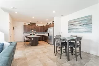 Photo #5: 2474958 Listing 