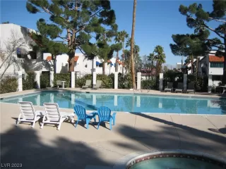 Photo #1: 2474962 Listing