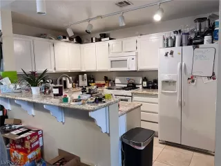 Photo #2: 2474975 Listing