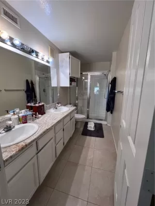 Photo #4: 2474975 Listing