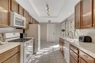 Photo #1: 2474983 Listing 