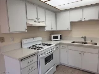 Photo #2: 2474999 Listing