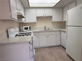 Photo #3: 2474999 Listing