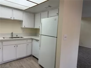 Photo #4: 2474999 Listing