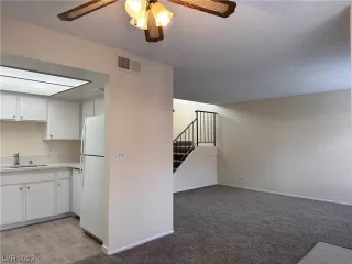 Photo #6: 2474999 Listing