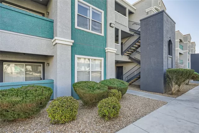 MLS: 2475005 Condo For Sale