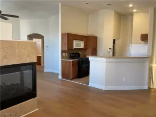 Photo #2: 2475008 Listing 