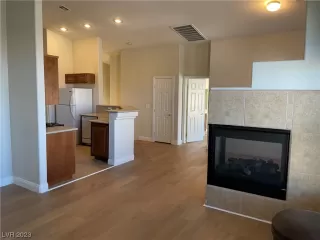 Photo #3: 2475008 Listing 