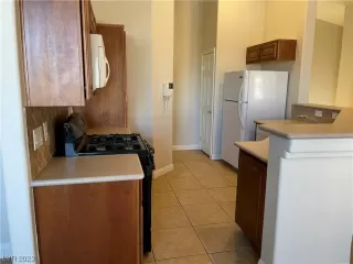 Photo #4: 2475008 Listing 