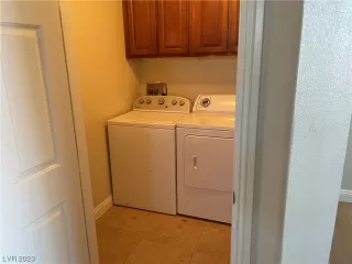 Photo #5: 2475008 Listing 