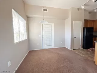 Photo #5: 2475011 Listing 