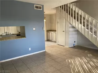 Photo #6: 2475043 Listing 