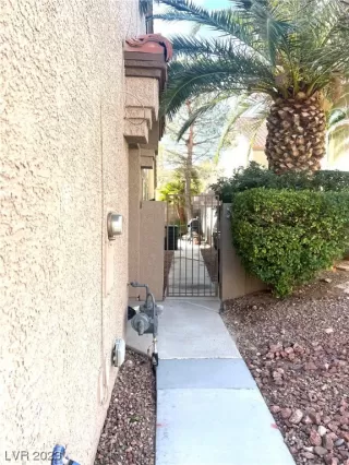 Photo #1: 2475102 Listing