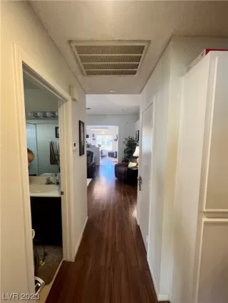 Photo #5: 2475102 Listing