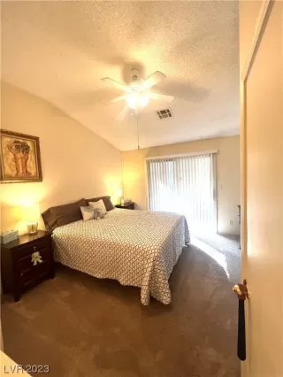 Photo #6: 2475102 Listing