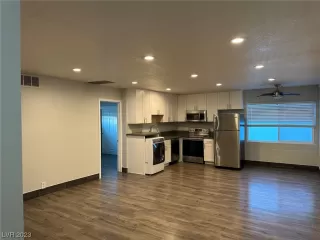 Photo #3: 2475117 Listing 