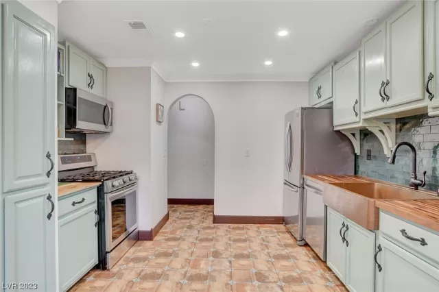 MLS: 2475118 Condo For Sale