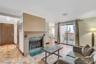 Photo #4: 2475118 Listing 