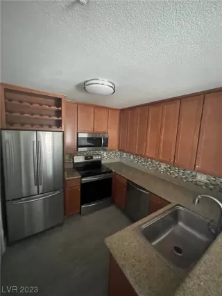 Photo #4: 2475126 Listing 