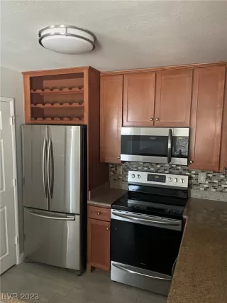 Photo #5: 2475126 Listing 