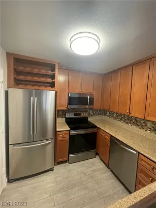 Photo #6: 2475126 Listing 