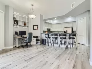 Photo #4: 2475139 Listing