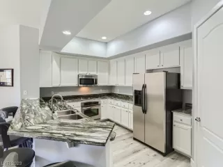 Photo #5: 2475139 Listing