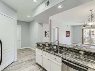 Photo #6: 2475139 Listing